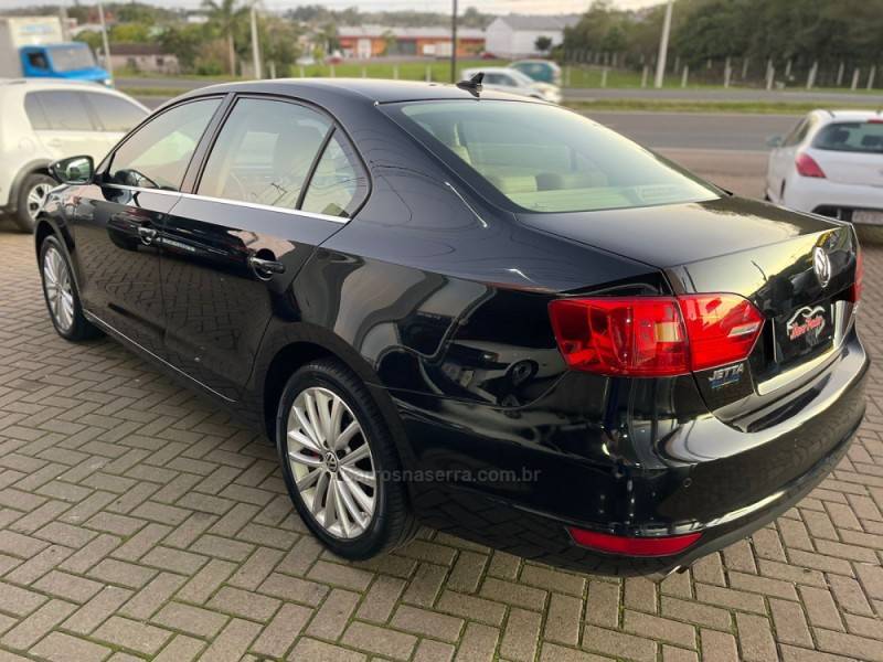 VOLKSWAGEN - JETTA - 2011/2011 - Preta - Sob Consulta