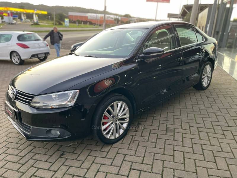 VOLKSWAGEN - JETTA - 2011/2011 - Preta - Sob Consulta