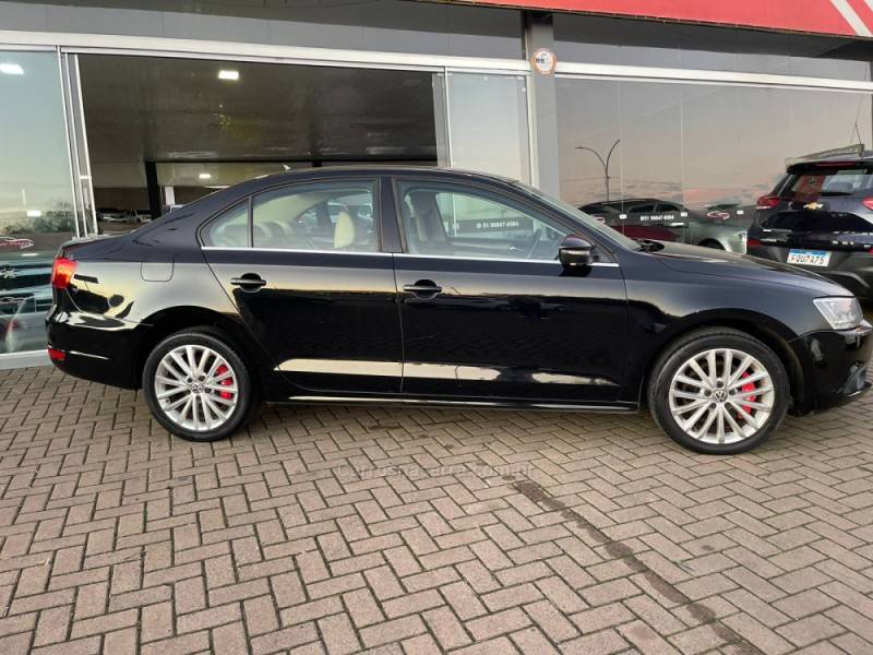 VOLKSWAGEN - JETTA - 2011/2011 - Preta - Sob Consulta